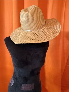 Halogen Tan Straw Sun Hat with Subtle Metallic Band